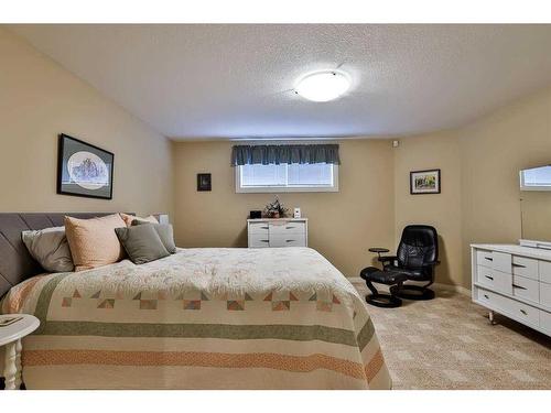 133 Rivermont Crescent West, Lethbridge, AB - Indoor Photo Showing Bedroom