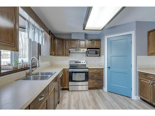 4702 52 Avenue, Clive, AB - Indoor Photo Showing Kitchen With Double Sink