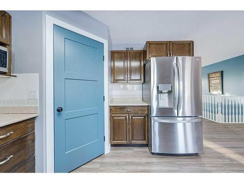 4702 52 Avenue, Clive, AB - Indoor Photo Showing Kitchen