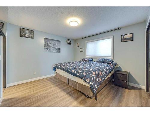 4702 52 Avenue, Clive, AB - Indoor Photo Showing Bedroom