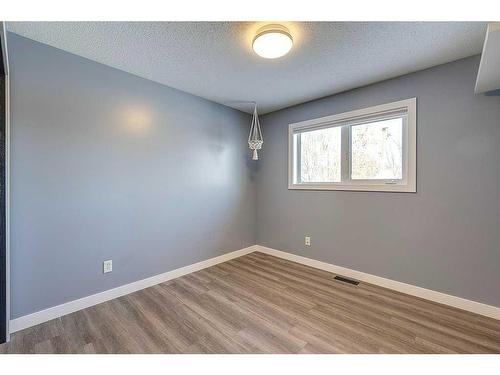 4702 52 Avenue, Clive, AB - Indoor Photo Showing Other Room