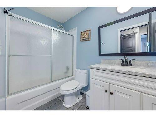 4702 52 Avenue, Clive, AB - Indoor Photo Showing Bathroom