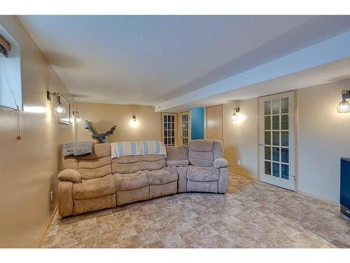 4702 52 Avenue, Clive, AB - Indoor Photo Showing Living Room