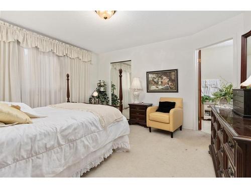 106 Abbey Street, Bittern Lake, AB - Indoor Photo Showing Bedroom