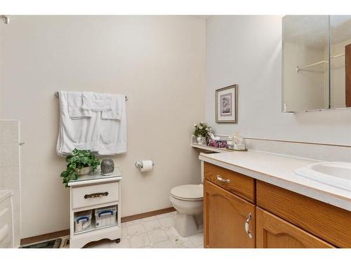 106 Abbey Street, Bittern Lake, AB - Indoor Photo Showing Bathroom