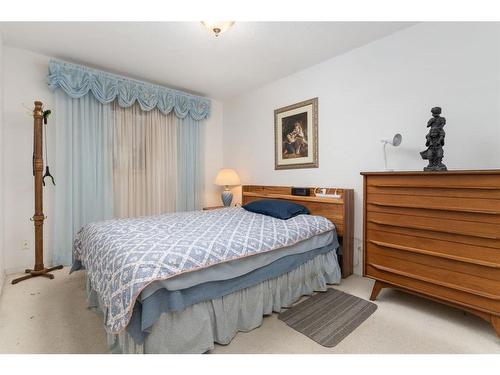 106 Abbey Street, Bittern Lake, AB - Indoor Photo Showing Bedroom