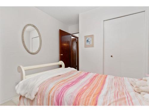 106 Abbey Street, Bittern Lake, AB - Indoor Photo Showing Bedroom