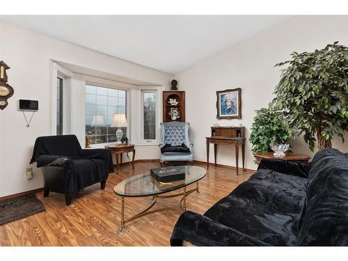 106 Abbey Street, Bittern Lake, AB - Indoor Photo Showing Living Room