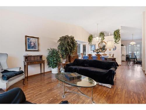 106 Abbey Street, Bittern Lake, AB - Indoor Photo Showing Living Room