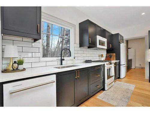 4-13033 424 Township, Rural Ponoka County, AB - Indoor Photo Showing Kitchen