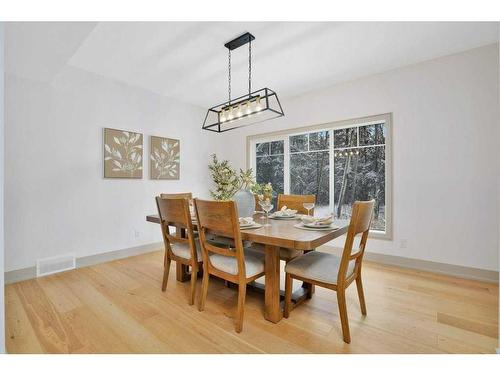 4-13033 424 Township, Rural Ponoka County, AB - Indoor Photo Showing Dining Room