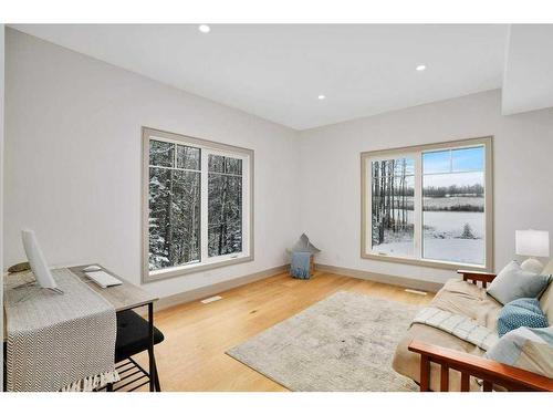 4-13033 424 Township, Rural Ponoka County, AB - Indoor Photo Showing Living Room