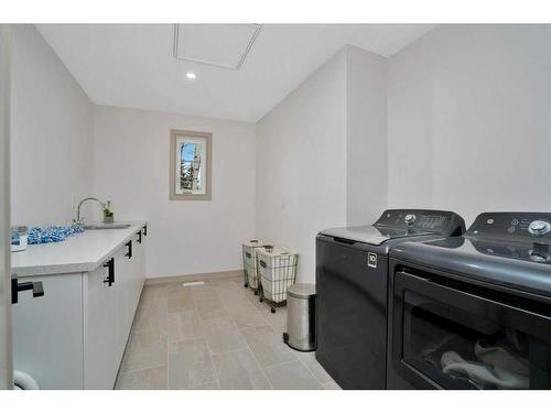 4-13033 424 Township, Rural Ponoka County, AB - Indoor Photo Showing Laundry Room