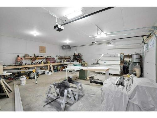 4-13033 424 Township, Rural Ponoka County, AB - Indoor Photo Showing Garage