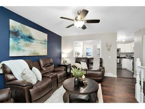 58 Lakeview Crescent, Sylvan Lake, AB - Indoor Photo Showing Living Room