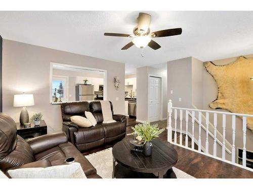 58 Lakeview Crescent, Sylvan Lake, AB - Indoor Photo Showing Living Room