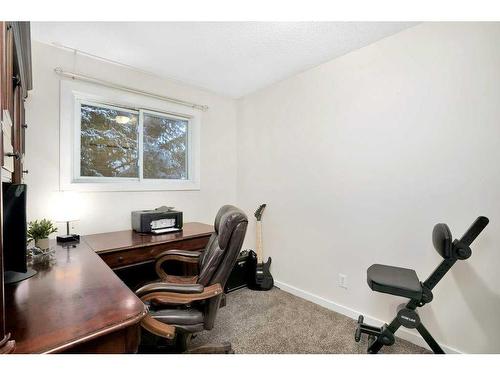 58 Lakeview Crescent, Sylvan Lake, AB - Indoor Photo Showing Office