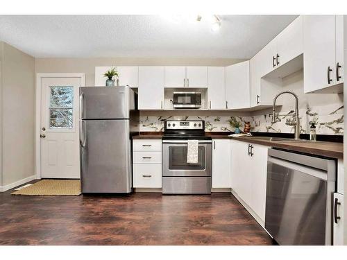 58 Lakeview Crescent, Sylvan Lake, AB - Indoor Photo Showing Kitchen