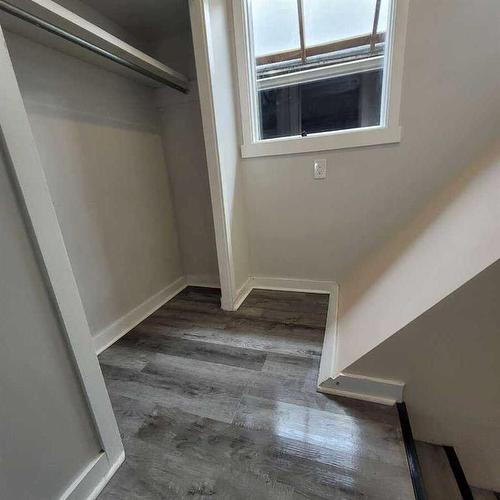 802 9 Street Se, Calgary, AB - Indoor Photo Showing Other Room