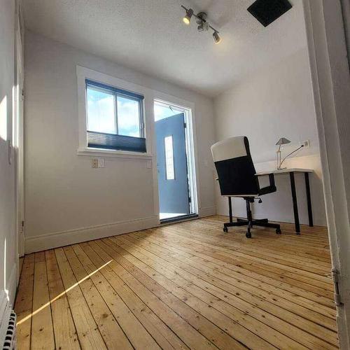 802 9 Street Se, Calgary, AB - Indoor