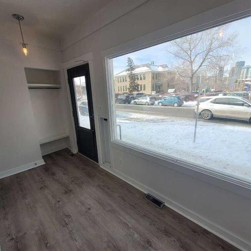 802 9 Street Se, Calgary, AB - Indoor Photo Showing Other Room