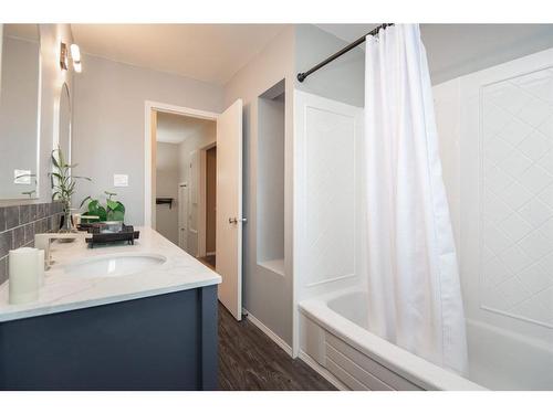 4714 48 Avenue, Bentley, AB - Indoor Photo Showing Bathroom