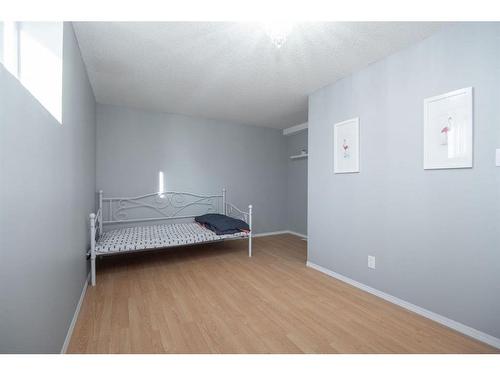 4714 48 Avenue, Bentley, AB - Indoor Photo Showing Bedroom