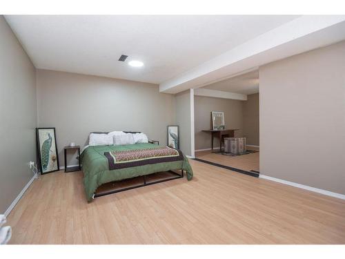 4714 48 Avenue, Bentley, AB - Indoor Photo Showing Bedroom