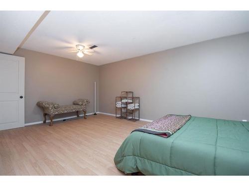 4714 48 Avenue, Bentley, AB - Indoor Photo Showing Bedroom