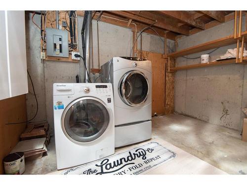 4714 48 Avenue, Bentley, AB - Indoor Photo Showing Laundry Room