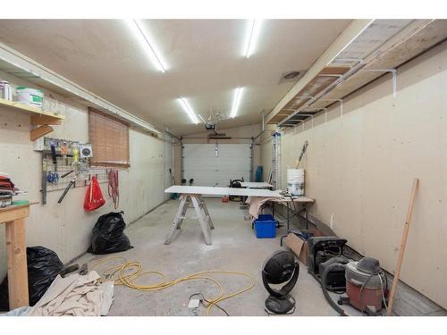 4714 48 Avenue, Bentley, AB - Indoor Photo Showing Garage