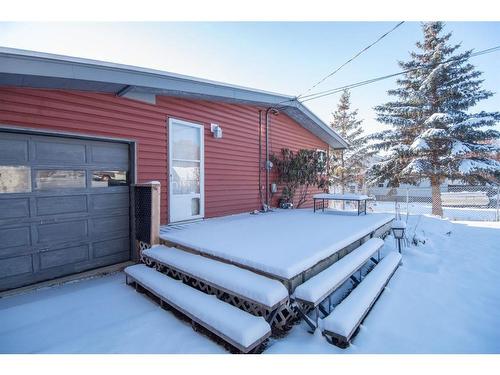 4714 48 Avenue, Bentley, AB - Outdoor