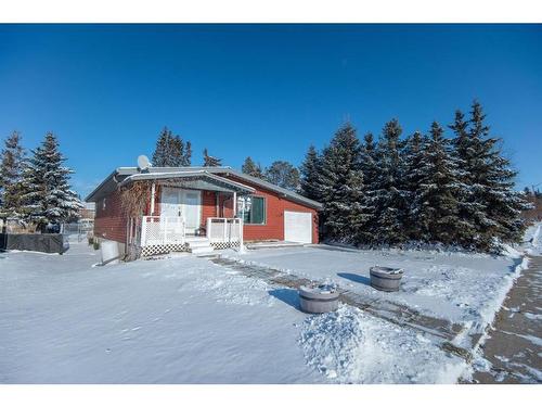 4714 48 Avenue, Bentley, AB - Outdoor