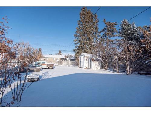 4714 48 Avenue, Bentley, AB - Outdoor