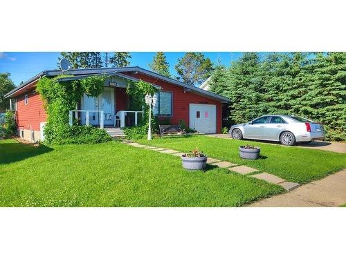 4714 48 Avenue, Bentley, AB - Outdoor