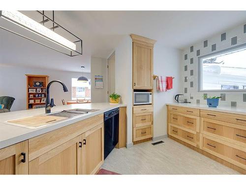 3703 50A Street, Red Deer, AB - Indoor Photo Showing Kitchen