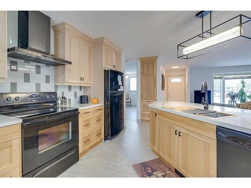 3703 50A Street, Red Deer, AB - Indoor Photo Showing Kitchen