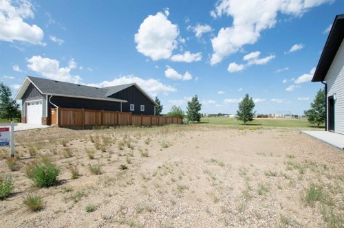 6926 Meadowview Drive, Stettler, AB 