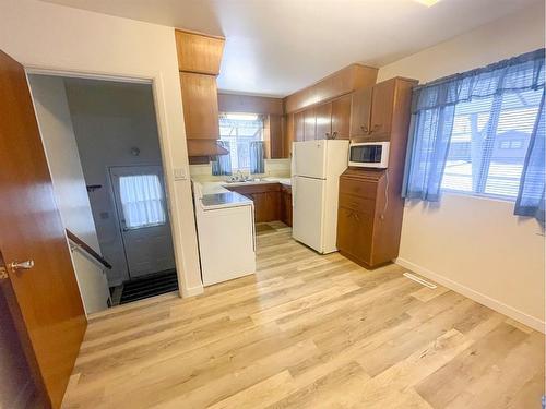 5305 56 Street, Camrose, AB - Indoor Photo Showing Kitchen