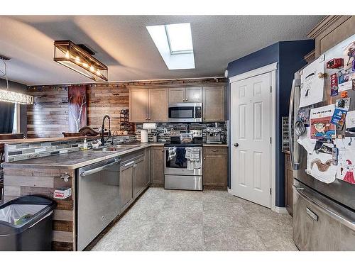 51 Lodge Place, Sylvan Lake, AB - Indoor Photo Showing Kitchen With Double Sink