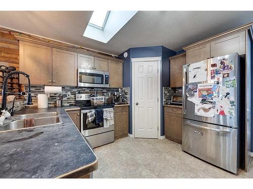 51 Lodge Place, Sylvan Lake, AB - Indoor Photo Showing Kitchen With Double Sink