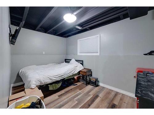 51 Lodge Place, Sylvan Lake, AB - Indoor Photo Showing Bedroom