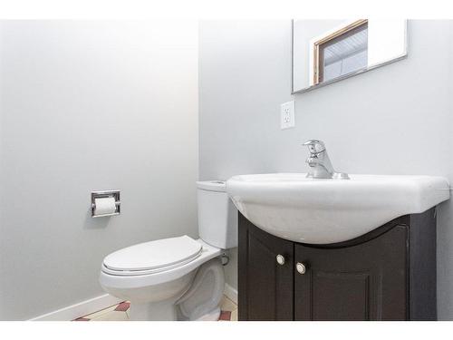 35 Barner Avenue, Red Deer, AB - Indoor Photo Showing Bathroom