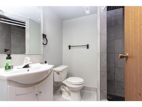 35 Barner Avenue, Red Deer, AB - Indoor Photo Showing Bathroom