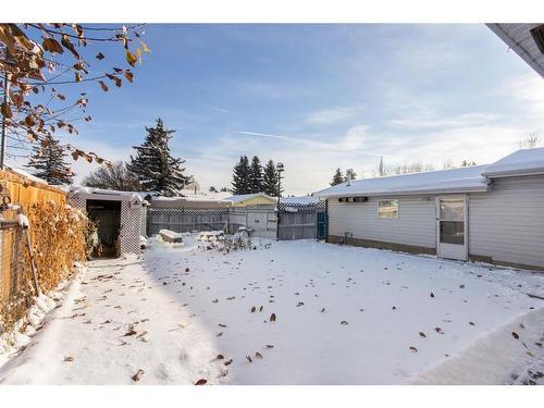 35 Barner Avenue, Red Deer, AB - Outdoor