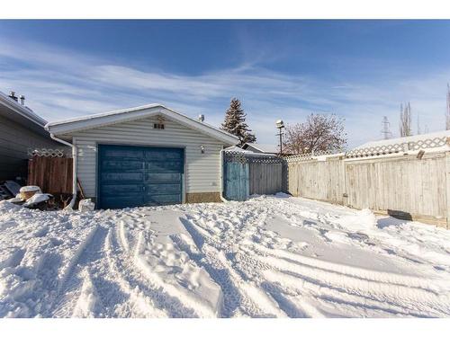 35 Barner Avenue, Red Deer, AB - Outdoor