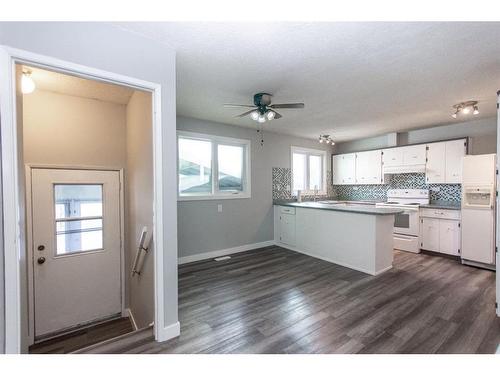 35 Barner Avenue, Red Deer, AB - Indoor Photo Showing Kitchen