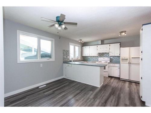 35 Barner Avenue, Red Deer, AB - Indoor Photo Showing Kitchen