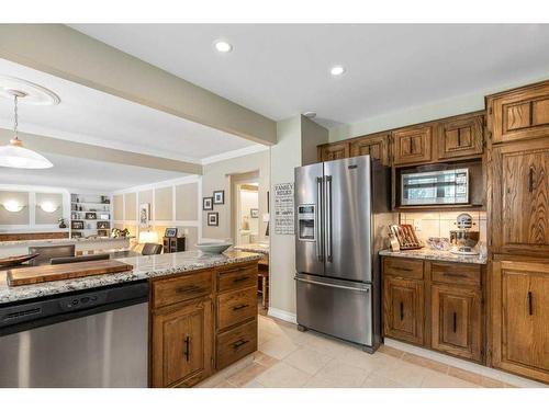 560 Wahstao Road Nw, Edmonton, AB - Indoor Photo Showing Kitchen