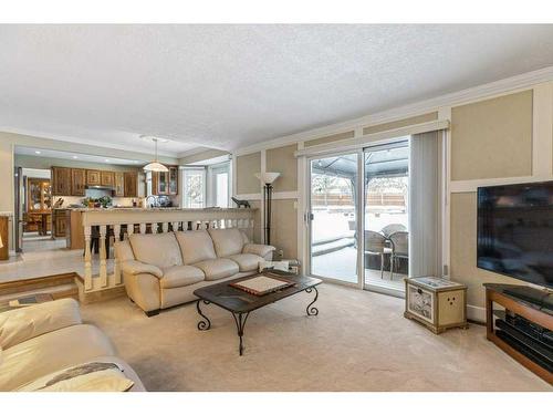 560 Wahstao Road Nw, Edmonton, AB - Indoor Photo Showing Living Room